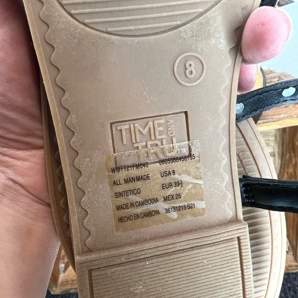 004. Time and Tru Studded Women's Gladiator Sandals - sz 8 - Picture 8 of 8